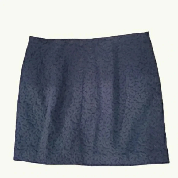 NWOT Club Monaco navy lace overlay tapestry mini skirt Size 2 - Picture 3 of 5